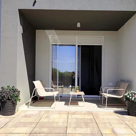 Nashi Garden Split Appartement *
