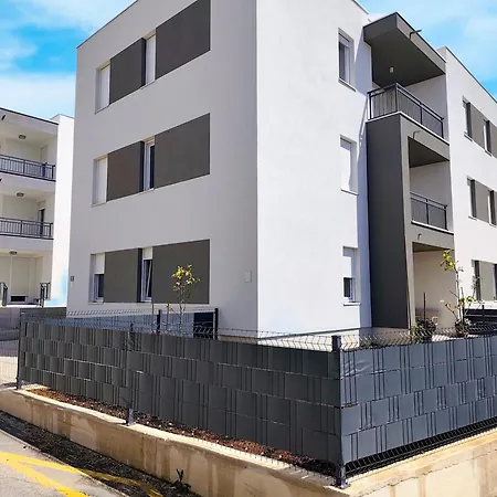 Nashi Garden Split Solin