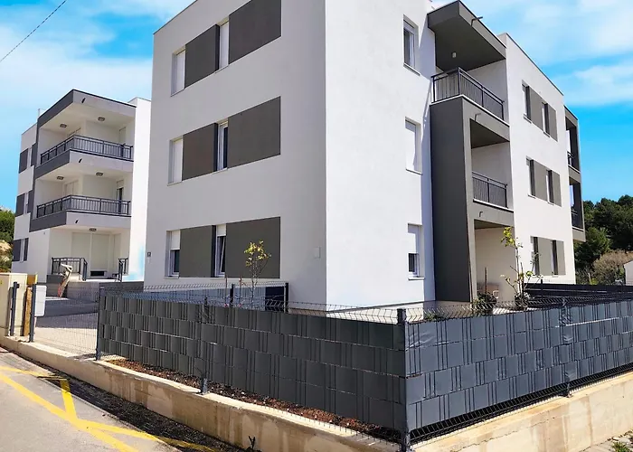 Nashi Garden Split Solin