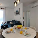 Nashi Garden Split With View & Parking
