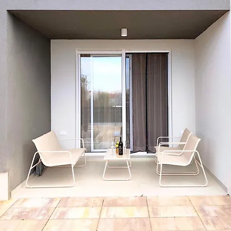 Nashi Garden Split With View & Parking Apartment *