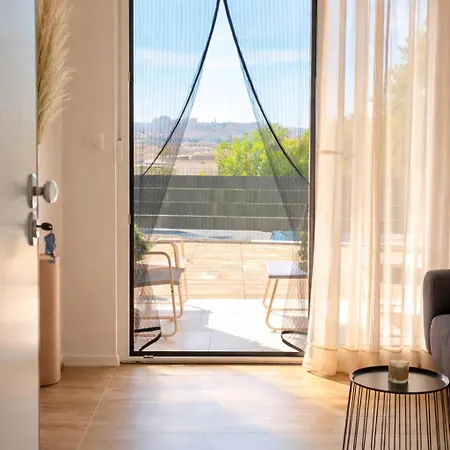 Nashi Garden Split With View & Parking Apartment